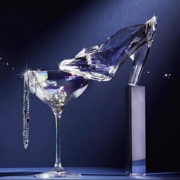 Cinderella Glass Slipper Brush Storage - Picture 14 of 16